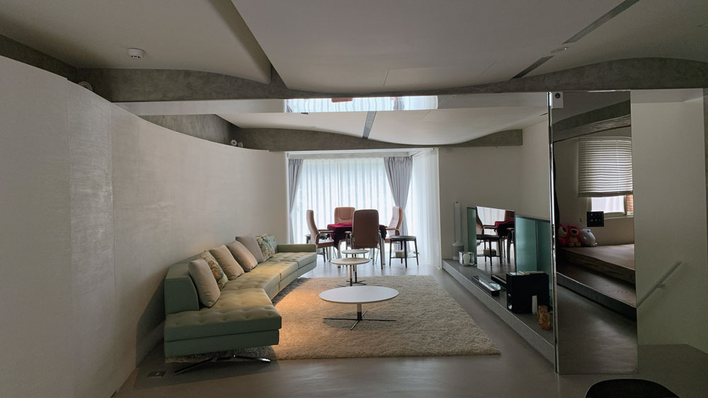 客廳窗簾與動線整合