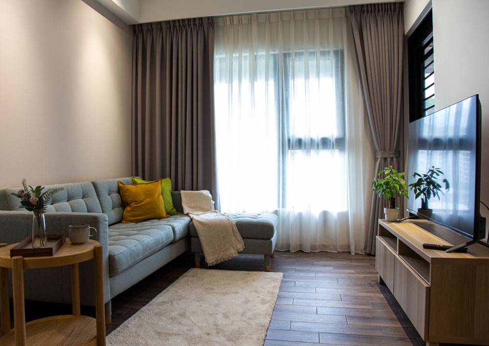 客廳落地窗紗簾配置